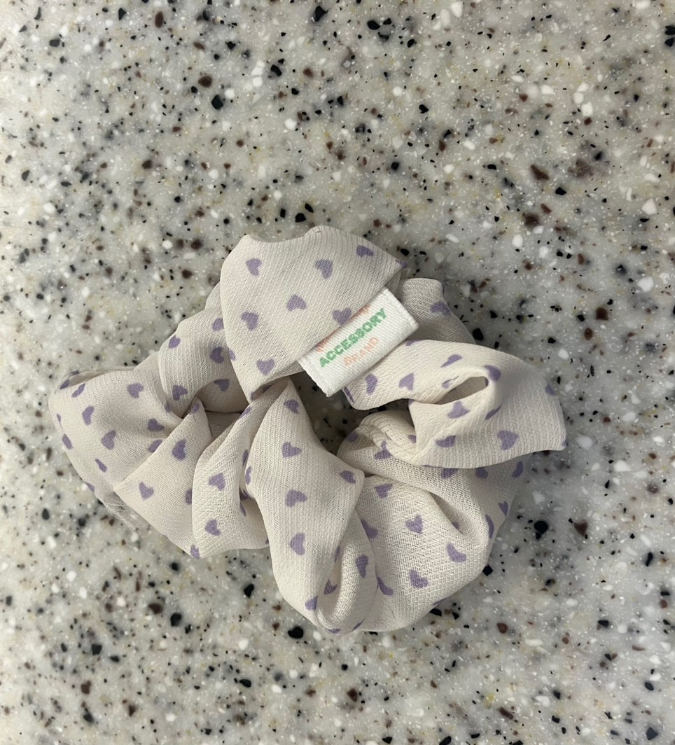 26년 1월 흰색&보라색 하트 머리끈