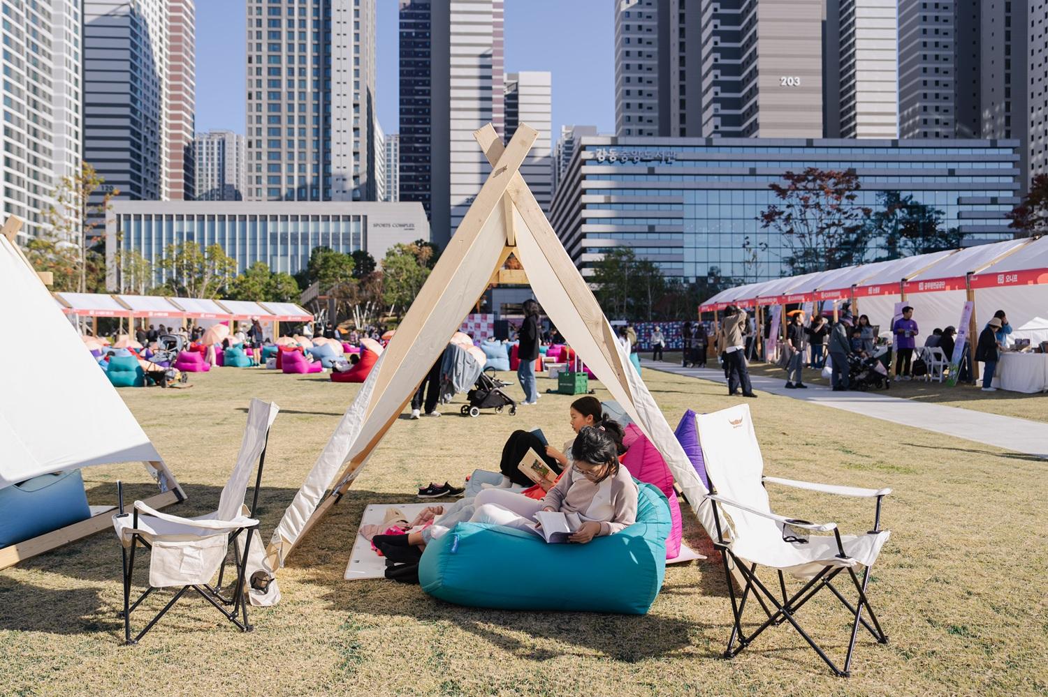 [사진모음집] 2025 강동북페스티벌 +강동구립도서관 +홍보 +8개관 이미지 11