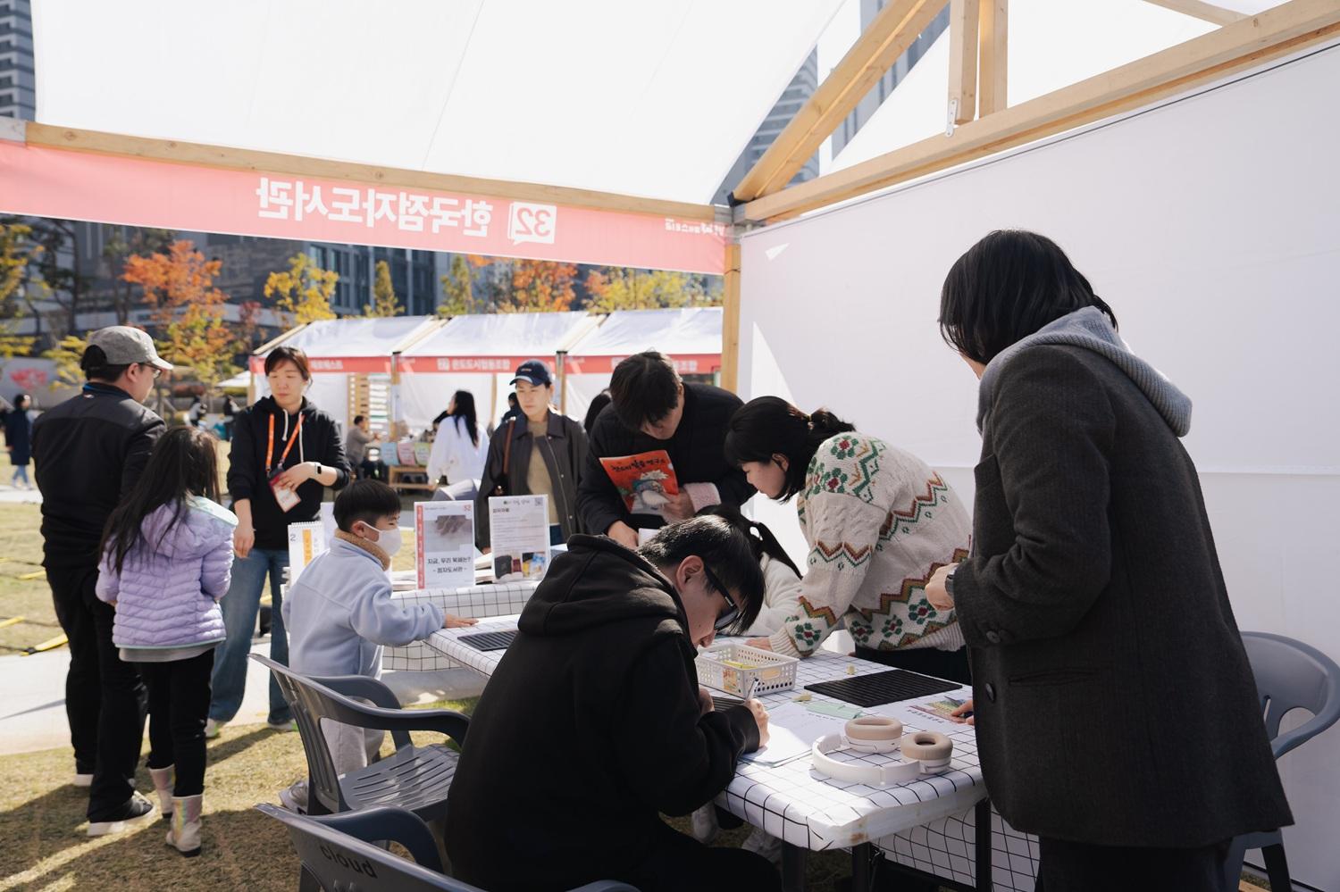 [사진모음집] 2025 강동북페스티벌 +잇북인강동 +출판사 이미지 15