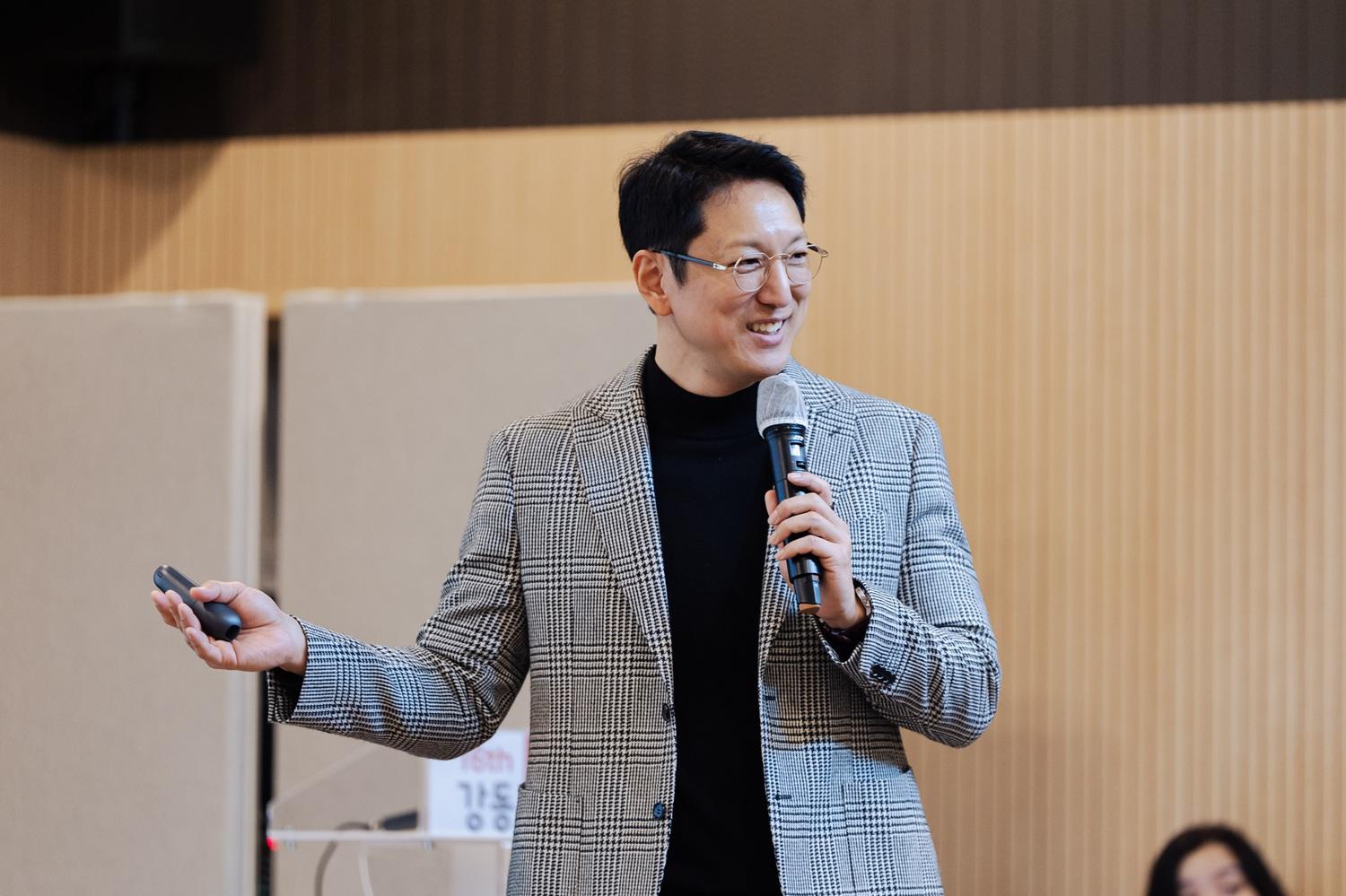 [사진모음집] 2025 강동북페스티벌 +한석준 +강연 +소통 +행복한 인생 +대화 이미지 7