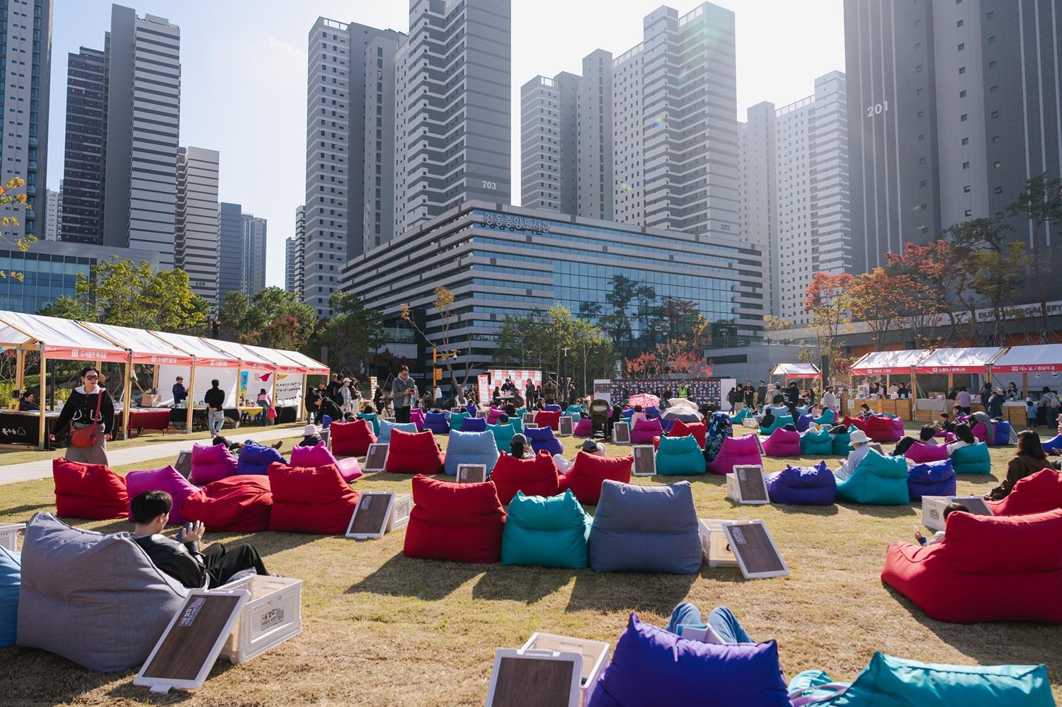 [사진모음집] 2025 강동북페스티벌 +야외도서관 +책가도 이미지 1